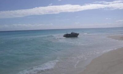 Embarcación De Cubanos Ilegales Es El Nuevo Atractivo Turístico En Cancún