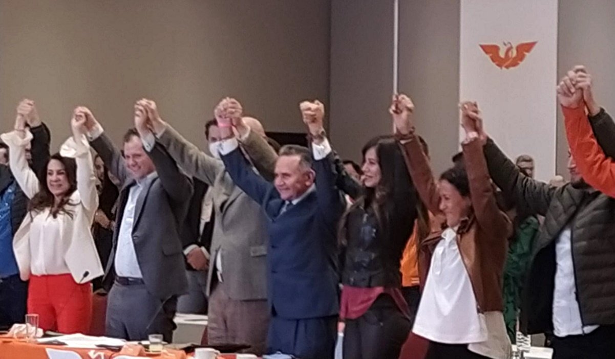 Oficializa MC candidatura de José Luis Pech al gobierno de Q.Roo El partido Movimiento Ciudadano eligió y oficializó por unanimidad la candidatura del aún senador por Morena, José Luis Pech, al gobierno de Quintana Roo, luego de la renuncia del actor y empresario Roberto Palazuelos. https://larevistadelsureste.com Oficializa MC candidatura de José Luis Pech al gobierno de Q.Roo El partido Movimiento Ciudadano eligió y oficializó por unanimidad la candidatura del aún senador por Morena, José Luis Pech, al gobierno de Quintana Roo, luego de la renuncia del actor y empresario Roberto Palazuelos. https://larevistadelsureste.com