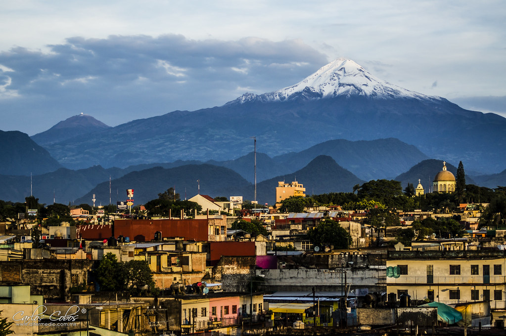 Pueblos Mágicos de Veracruz que deberías conocer Veracruz oculta mágicos tesoros que aguardan en sus Pueblos Mágicos. Sitios que te envuelven en aromas, sabores, tradiciones y experiencias imperdibles, están disponibles para conocer a través de una ruta que te adentrará en un viaje sensorial a través de plantaciones de vainilla, cultivos de café y la oportunidad de degustar una de las gastronomías más complejas de nuestro país.   https://larevistadelsureste.com