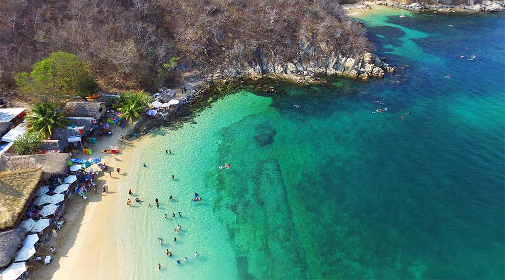 Las 8 mejores playas en Oaxaca que debes conocer Quien visita Oaxaca, no se quiere ir jamás. Una ciudad colonial llena de tesoros milenarios, grandes atractivos turísticos y una gastronomía inigualable. Pero si hay algo que hace de Oaxaca el destino perfecto para viajar, son sus encantadoras playas.  https://larevistadelsureste.com