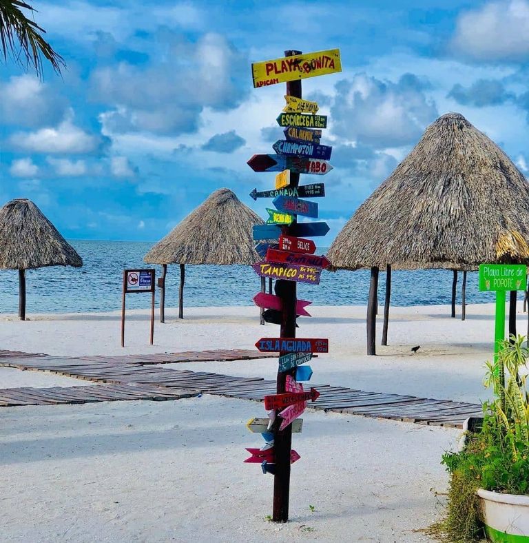 Isla Aguada, pueblo mágico de Campeche  Isla Aguada, Campeche, es un tesoro natural que te maravillará por su tranquilidad y bellezas naturales. Su nombre proviene precisamente al estar rodeada de agua, tanto de la Laguna de Términos como del Golfo de México.  https://larevistadelsureste.com