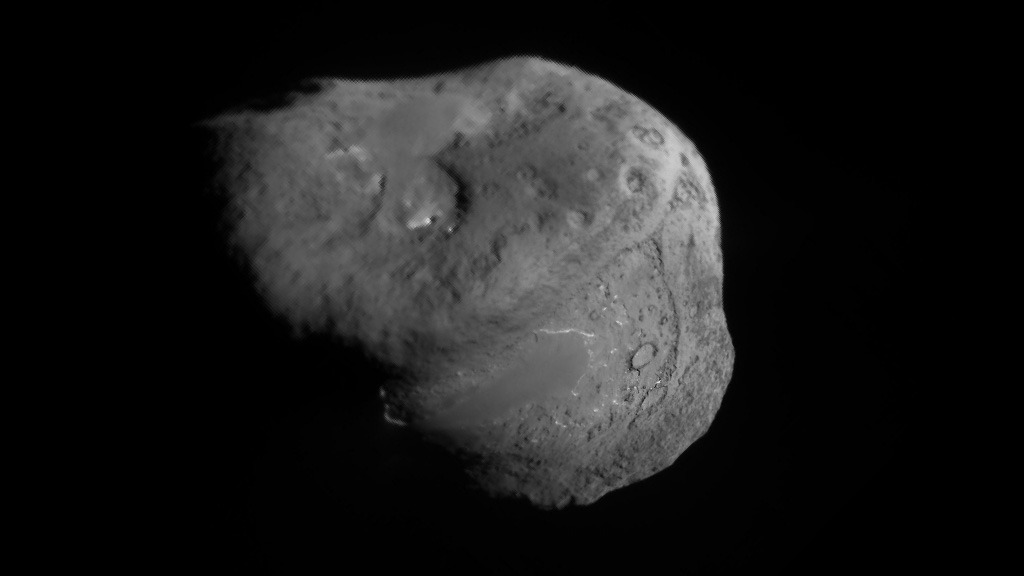 NASA capta al cometa más grande jamás observado Gracias a las imágenes capturadas por el telescopio espacial Hubble, la Administración Nacional de Aeronáutica y el Espacio (NASA) confirmó que el megacometa llamado Bernardinelli-Bernstein (o también C/2014 UN271) es el más grande alguna vez descubierto.  https://larevistadelsureste.com