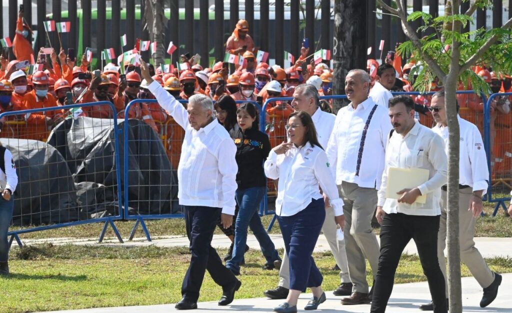 Tabasco ocupa 1er. lugar en empleo y crecimiento a nivel nacional: AMLO Desde la refinería Olmeca, ubicada en Dos Bocas, el presidente Andrés Manuel López Obrador dimensionó el efecto multiplicador de esta magna obra de infraestructura en el desarrollo del Sureste mexicano, y subrayó que, de acuerdo con los últimos datos del INEGI, tuvo incidencia directa para que Tabasco ocupe hoy el primer lugar en empleo y en crecimiento a nivel nacional. https://larevistadelsureste.com