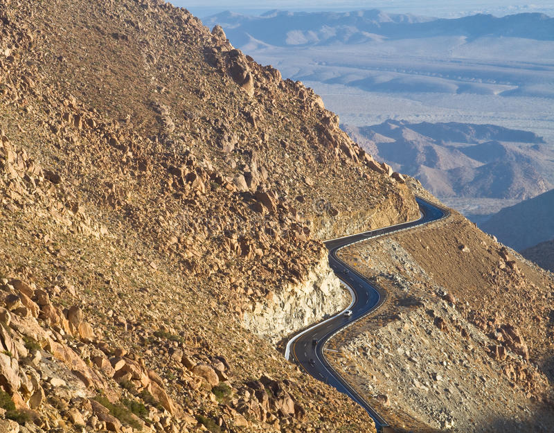 La Rumorosa, una de las carreteras más peligrosas de México En Tecate, Baja California, existe un paisaje que sorprende a quienes tienen la oportunidad de visitarlo, se trata de La Rumorosa, una región que es famosa por su carretera llena de curvas que va de Tecate a Mexicali y que atraviesan la Sierra de Juárez. https://larevistadelsureste.com
