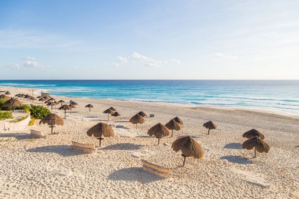 Playas Platino: Yucatán, Quintana Roo y Oaxaca entre los destinos que cuentan con esta certificación en México Es por eso que actualmente existe la certificación de Playas Platino, distintivo que busca que las playas del país sean conocidas por su belleza escénica, excelencia ambiental, seguridad, instalaciones, señalización con información relevante de cada playa y accesibilidad universal.  https://larevistadelsureste.com