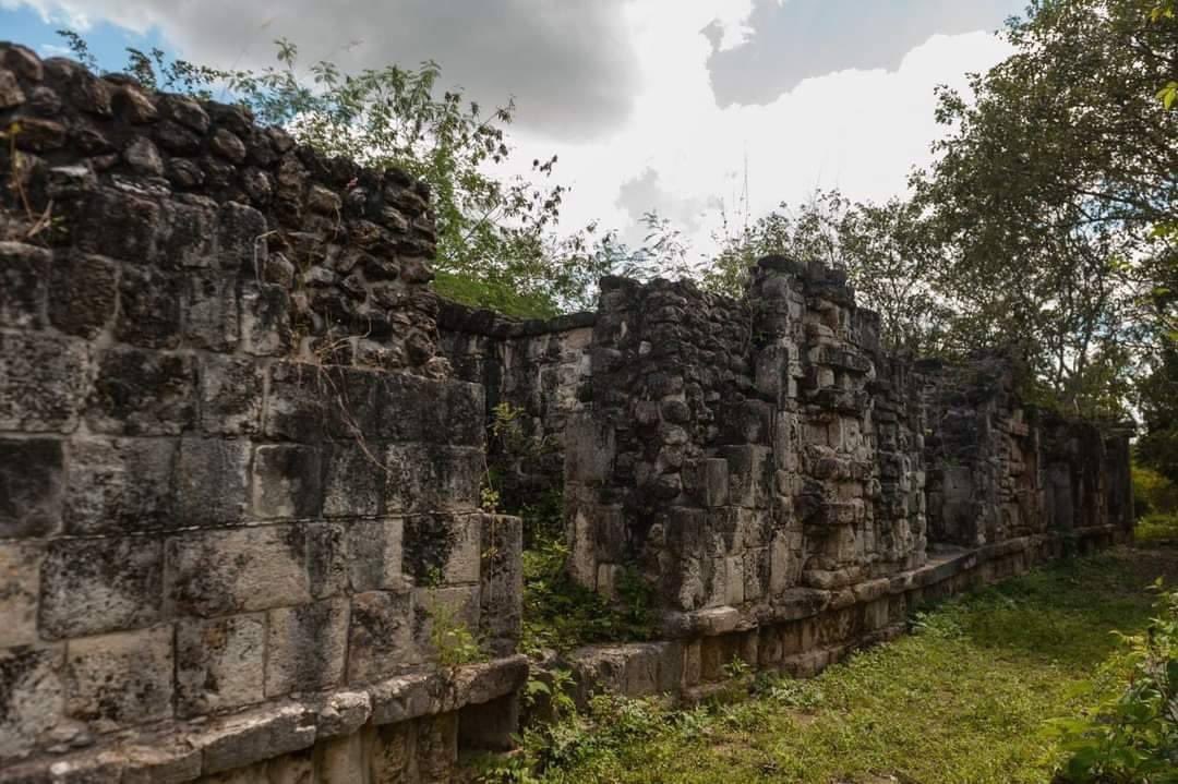 Kulubá, una ciudad maya escondida en Yucatán Son pocas las personas que saben sobre la existencia de una zona arqueológica en Tizimín, Yucatán; se trata de Kulubá, una ciudad maya que se encuentra actualmente en restauración.   https://larevistadelsureste.com