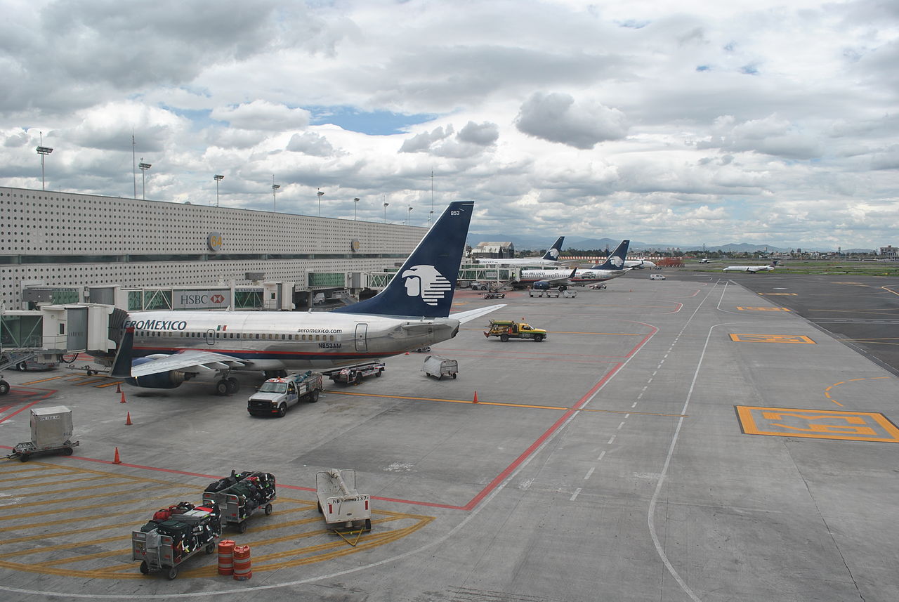Se limitarán vuelos en el AICM por saturación, afirma AMLO El presidente Andrés Manuel López Obrador anunció que por la saturación de vuelos que se vive en el Aeropuerto Internacional de la Ciudad de México Benito Juárez va a limitar el tránsito aéreo en esa terminal. https://larevistadelsureste.com Se limitarán vuelos en el AICM por saturación, afirma AMLO El presidente Andrés Manuel López Obrador anunció que por la saturación de vuelos que se vive en el Aeropuerto Internacional de la Ciudad de México Benito Juárez va a limitar el tránsito aéreo en esa terminal. https://larevistadelsureste.com