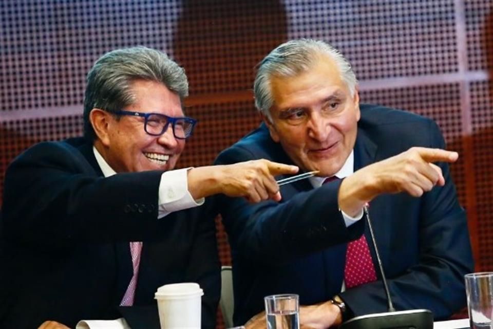 Adán Augusto y Monreal se reúnen; prometen cita con AMLO Tras la "tormenta" anunciada por Ricardo Monreal la semana pasada, el Secretario de Gobernación, Adán Augusto López, y la bancada de Morena en el Senado sostuvieron un acercamiento que sirvió para cicatrizar las heridas abiertas. https://larevistadelsureste.com