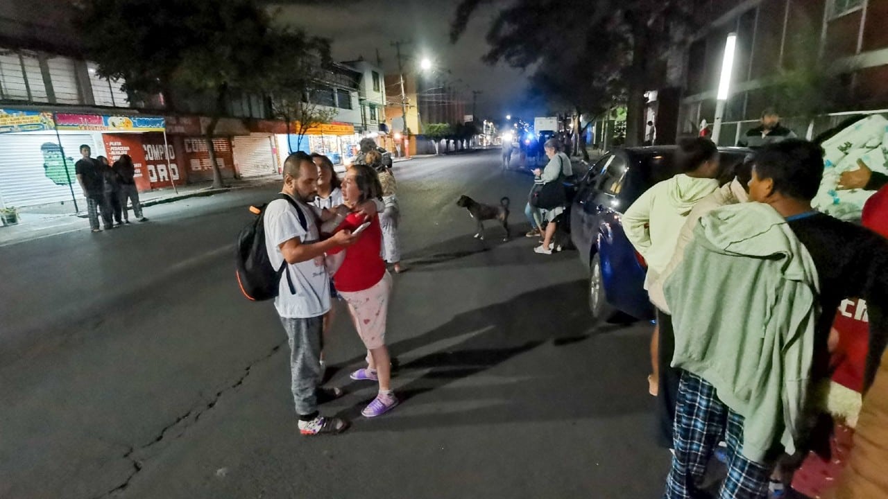 Se registra otro sismo de 6.9 grados con epicentro en Michoacán, se reportan dos fallecidos La madrugada de este jueves 22 de septiembre se registró un sismo de magnitud 6.9, con epicentro en Coalcoman, en el estado de Michoacán. Ello, luego de que el pasado lunes se presentara otro temblor de 7.7 grados en la escala de Richter. https://larevistadelsureste.com Se registra otro sismo de 6.9 grados con epicentro en Michoacán, se reportan dos fallecidos La madrugada de este jueves 22 de septiembre se registró un sismo de magnitud 6.9, con epicentro en Coalcoman, en el estado de Michoacán. Ello, luego de que el pasado lunes se presentara otro temblor de 7.7 grados en la escala de Richter. https://larevistadelsureste.com