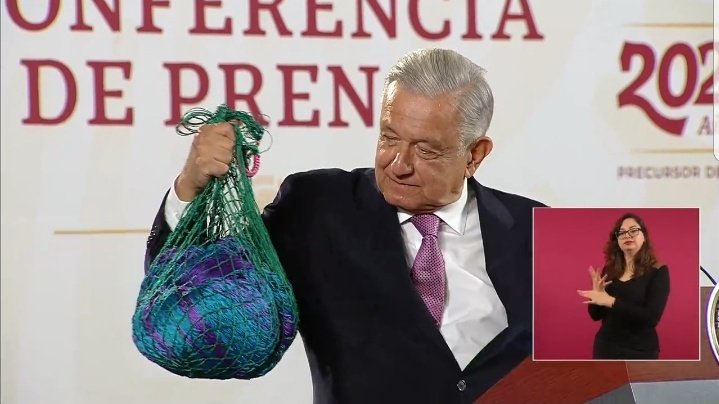 Jóvenes ex convictos de Balancán, Tabasco, regalan una hamaca a AMLO El regalo fue enviado a través de una reportera, quien dio lectura a una carta que Juan Carlos, Aníbal y César enviaron al presidente, junto con una hamaca que ellos mismos tejieron. https://larevistadelsureste.com