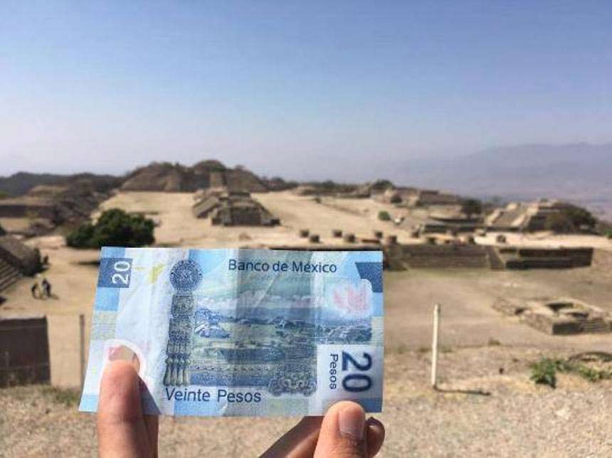 Estos son los asombrosos paisajes que aparecen en los billetes mexicanos Aunque han sufrido varios cambios en los últimos años, los billetes mexicanos conservan a sus personajes y otros se han embellecido con paisajes hermosos que hay que conocer, no solo por su belleza sino para tener un mayor conocimiento sobre ellos, pues pasan a diario por nuestras manos y son una parte esencial de la cotidianidad de México. https://larevistadelsureste.com