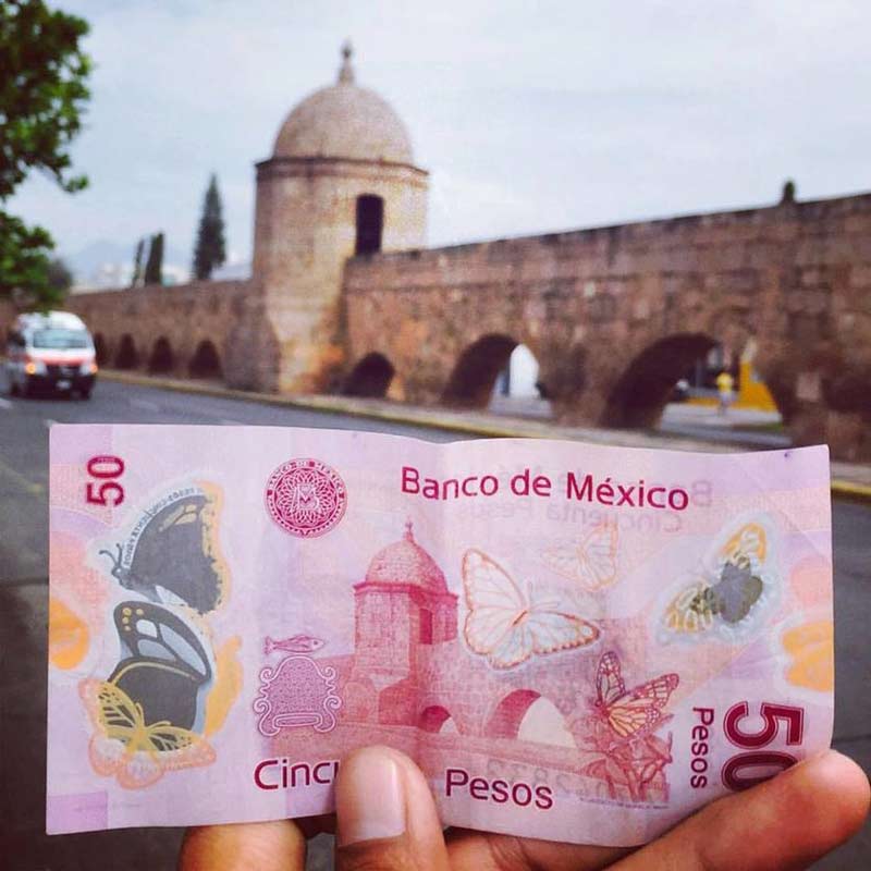 Estos son los asombrosos paisajes que aparecen en los billetes mexicanos Aunque han sufrido varios cambios en los últimos años, los billetes mexicanos conservan a sus personajes y otros se han embellecido con paisajes hermosos que hay que conocer, no solo por su belleza sino para tener un mayor conocimiento sobre ellos, pues pasan a diario por nuestras manos y son una parte esencial de la cotidianidad de México. https://larevistadelsureste.com Estos son los asombrosos paisajes que aparecen en los billetes mexicanos Aunque han sufrido varios cambios en los últimos años, los billetes mexicanos conservan a sus personajes y otros se han embellecido con paisajes hermosos que hay que conocer, no solo por su belleza sino para tener un mayor conocimiento sobre ellos, pues pasan a diario por nuestras manos y son una parte esencial de la cotidianidad de México. https://larevistadelsureste.com