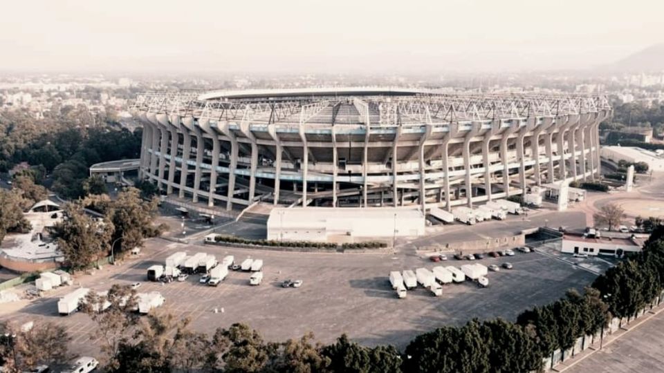 La terrorífica leyenda de los albañiles enterrados vivos en el Estadio Azteca El Estadio Azteca, conocido también como el Coloso de Santa Úrsula, forjado en piedra volcánica, es el recinto deportivo más grande de México y el séptimo del mundo, que anualmente recibe a diferentes eventos musicales y deportivos, en sus instalaciones pasaron grandes deportistas como Pelé, Maradona y ha sido sede de dos finales de la Copa del Mundo y otros eventos históricos. https://larevistadelsureste.com