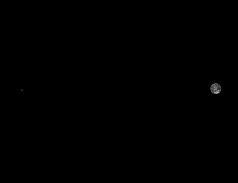¿Cuál es la distancia de la Tierra a la Luna? NASA te lo muestra en una foto La sonda espacial Lucy de la Administración Nacional de Aeronáutica y el Espacio (NASA) capturó una impresionante fotografía de la distancia que separa a la Luna de la Tierra.   https://larevistadelsureste.com