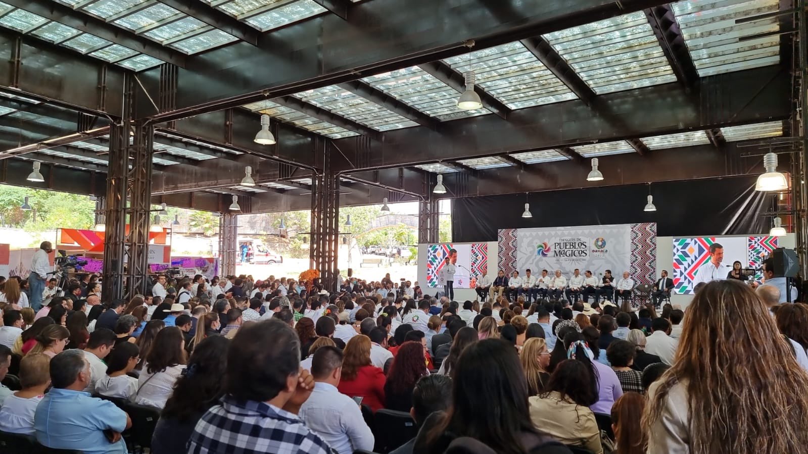 Fotogalería: Inauguración del 4° Tianguis de pueblos mágicos en Oaxaca La mañana de este miércoles fue inaugurado el cuarto tianguis de pueblos mágicos en el estado de Oaxaca. https://larevistadelsureste.com