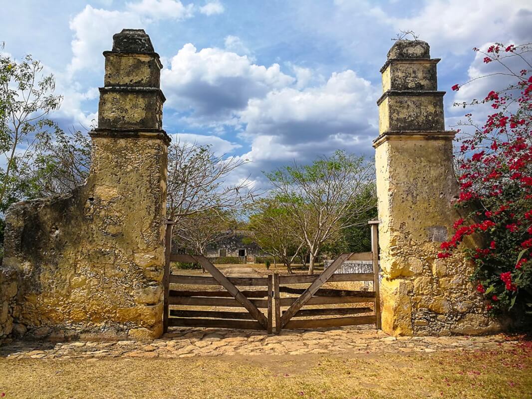 Espita, una villa con encanto e historia en Yucatán Y es que en Yucatán los pueblos mágicos abundan, es por eso que hoy te queremos hablar sobre uno de esos rincones que te dan paz y tranquilidad, este lugar se llama Espita, un sitio que fue fundado en el año de 1545 y cuenta con una gran historia.   https://larevistadelsureste.com
