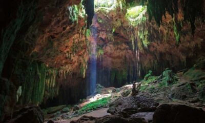 Conoce las Grutas de Loltún, la zona arqueológica subterránea de Yucatán La datación por carbono de los artefactos encontrados en las grutas de Loltún revela que las cuevas fueron usadas por humanos hace 2,200 años.  https://larevistadelsureste.com