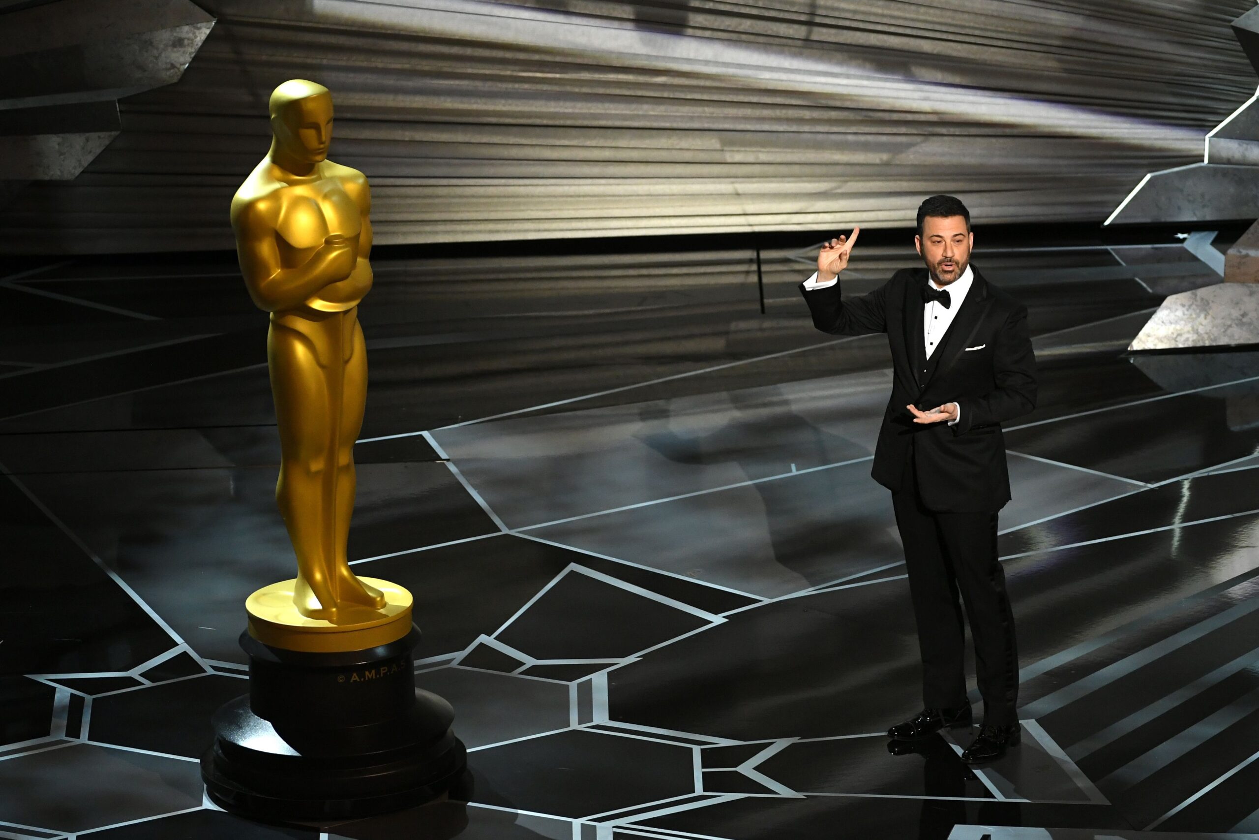 Presentan a Jimmy Kimmel como el nuevo anfitrión de los Premios Oscar 2023 La Academia anunció que Jimmy Kimmel será el presentador de la entrega 95 de los Premios Oscar, en vez de Chris Rock, que el año pasado protagonizó un pleito en pleno escenario con el actor Will Smith, quien lo abofeteó en vivo, luego de hacer un chiste sobre la alopecia de su esposa, Jada Pinkett Smith. https://larevistadelsureste.com Presentan a Jimmy Kimmel como el nuevo anfitrión de los Premios Oscar 2023 La Academia anunció que Jimmy Kimmel será el presentador de la entrega 95 de los Premios Oscar, en vez de Chris Rock, que el año pasado protagonizó un pleito en pleno escenario con el actor Will Smith, quien lo abofeteó en vivo, luego de hacer un chiste sobre la alopecia de su esposa, Jada Pinkett Smith. https://larevistadelsureste.com