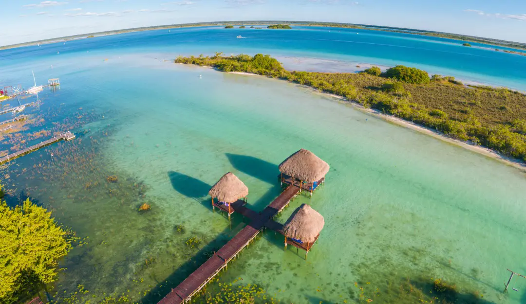 5 sitios imperdibles que debes conocer en Bacalar Bacalar es un hermoso Pueblo Mágico del estado de Quintana Roo que se incorporó a este programa en el año 2006, situado al lado de una maravillosa laguna de siete tonos de azul que ofrece a los viajeros, un espacio perfecto para practicar algunas actividades acuáticas como buceo, esnórquel o pasar horas sumergidos entre sus aguas cristalinas. https://larevistadelsureste.com 5 sitios imperdibles que debes conocer en Bacalar Bacalar es un hermoso Pueblo Mágico del estado de Quintana Roo que se incorporó a este programa en el año 2006, situado al lado de una maravillosa laguna de siete tonos de azul que ofrece a los viajeros, un espacio perfecto para practicar algunas actividades acuáticas como buceo, esnórquel o pasar horas sumergidos entre sus aguas cristalinas. https://larevistadelsureste.com
