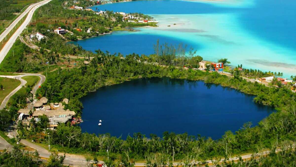 5 sitios imperdibles que debes conocer en Bacalar Bacalar es un hermoso Pueblo Mágico del estado de Quintana Roo que se incorporó a este programa en el año 2006, situado al lado de una maravillosa laguna de siete tonos de azul que ofrece a los viajeros, un espacio perfecto para practicar algunas actividades acuáticas como buceo, esnórquel o pasar horas sumergidos entre sus aguas cristalinas. https://larevistadelsureste.com 5 sitios imperdibles que debes conocer en Bacalar Bacalar es un hermoso Pueblo Mágico del estado de Quintana Roo que se incorporó a este programa en el año 2006, situado al lado de una maravillosa laguna de siete tonos de azul que ofrece a los viajeros, un espacio perfecto para practicar algunas actividades acuáticas como buceo, esnórquel o pasar horas sumergidos entre sus aguas cristalinas. https://larevistadelsureste.com