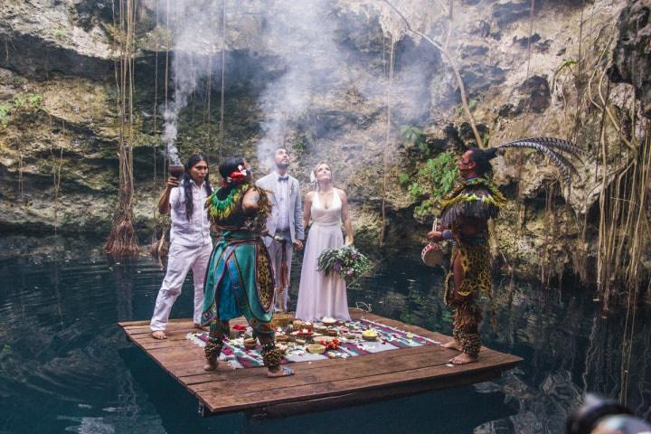 Boda maya: ¿En qué consiste este ritual sagrado? La boda maya es una ceremonia que se está convirtiendo cada vez más en tendencia, por ser una celebración única y rodeada de misticismo, en los escenarios más espectaculares.   https://larevistadelsureste.com