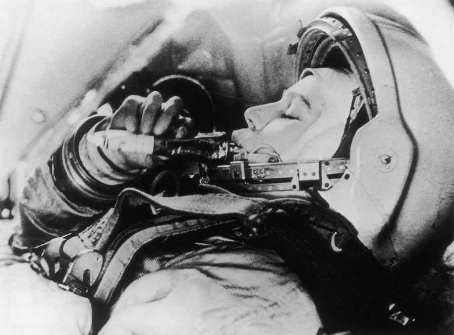 Valentina Tereshkova, La Primera Mujer En Viajar Al Espacio También Escribió El Libro&Nbsp;Valentina Tereshkova: In Her Own Words: The First Lady Of Space,&Nbsp;Donde&Nbsp;Narra&Nbsp;Su Experiencia Tras Su Misión Espacial Junto A La Nave Vostok 6.&Nbsp; Https://Larevistadelsureste.com