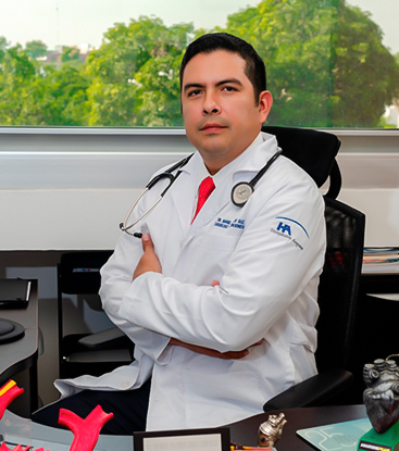Médico cardiólogo egresado del Instituto Nacional de Cardiología "Ignacio Chávez". Certificado además por el Consejo Mexicano de Cardiología y por el Consejo Mexicano de Cardiología Intervencionista.