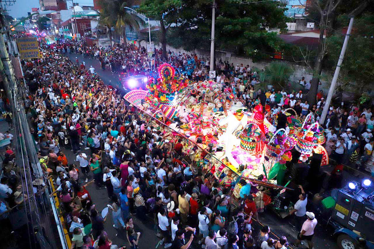 ¡Todo listo! Garantizan la seguridad en Desfile de Carros Alegóricos de este domingo El Gobierno del Pueblo, a través del Instituto de Protección Civil del Estado de Tabasco (IPCET), tiene listo el operativo de seguridad y vigilancia que desplegará el próximo domingo 27 de abril para proteger a la población que asista al tradicional Desfile de Carros Alegóricos, y asegurar que el segundo evento masivo de la preferia Tabasco 2025 se desarrolle en un ambiente familiar y de sana convivencia. https://larevistadelsureste.com