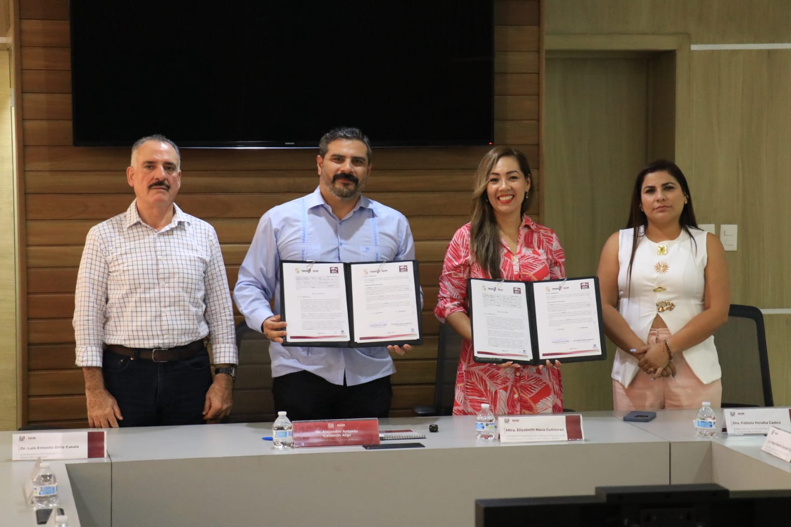 Firman convenio Salud Tabasco e IEPCT para brindar primeros auxilios en elecciones del PJ Con el objetivo de salvaguardar la integridad de los ciudadanos durante la jornada electoral del Poder Judicial este 1 de junio, la Secretaría de Salud de Tabasco y el IEPCT firmaron un convenio para ofrecer atención médica de emergencia en todo el estado. https://larevistadelsureste.com Firman convenio Salud Tabasco e IEPCT para brindar primeros auxilios en elecciones del PJ Con el objetivo de salvaguardar la integridad de los ciudadanos durante la jornada electoral del Poder Judicial este 1 de junio, la Secretaría de Salud de Tabasco y el IEPCT firmaron un convenio para ofrecer atención médica de emergencia en todo el estado. https://larevistadelsureste.com