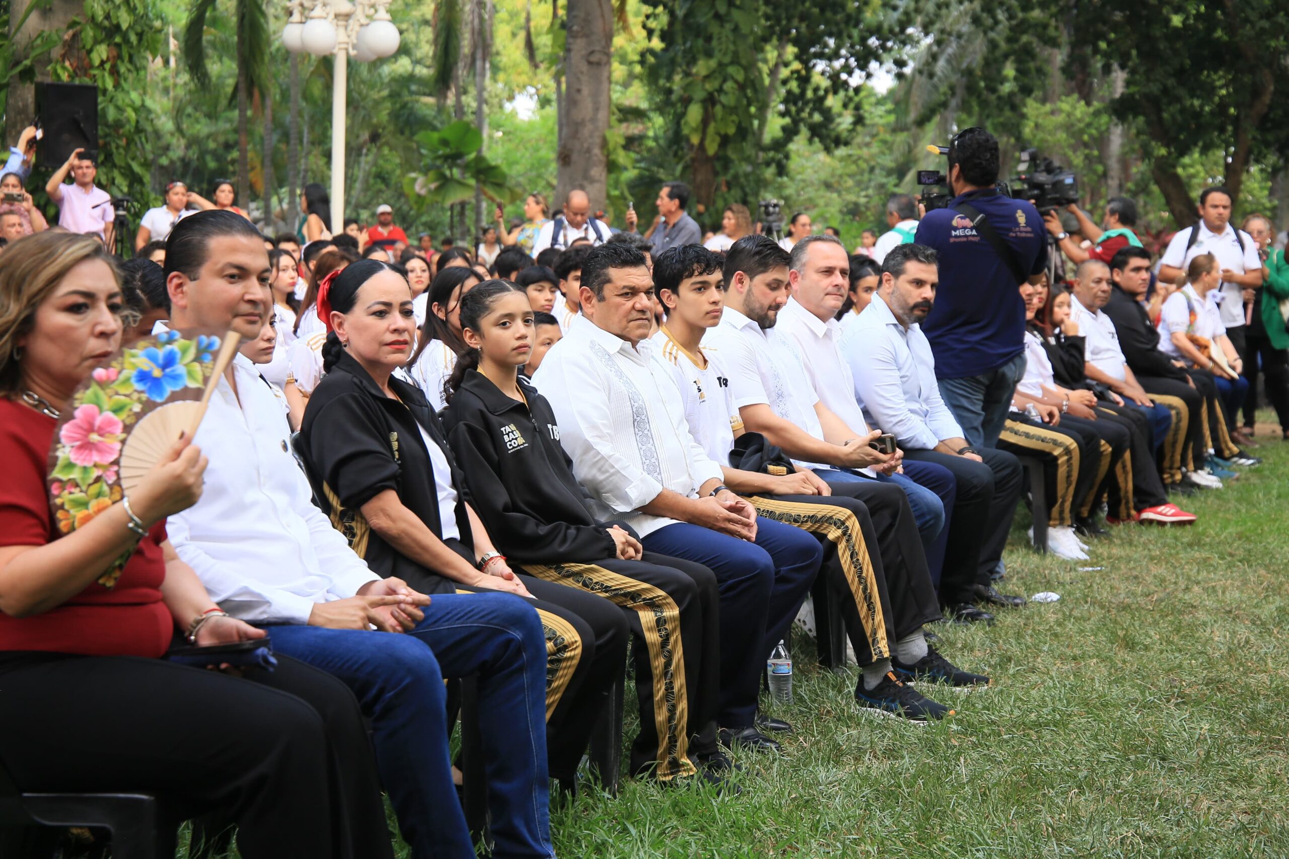 Abandera May a Delegación Tabasqueña que competirá en Olimpiada Nacional CONADE 2025 El gobernador Javier May Rodríguez exhortó a los 307 atletas y 122 entrenadores de la Delegación Tabasqueña a representar al estado con lealtad, dignidad y juego limpio en la Olimpiada Nacional CONADE 2025. https://larevistadelsureste.com