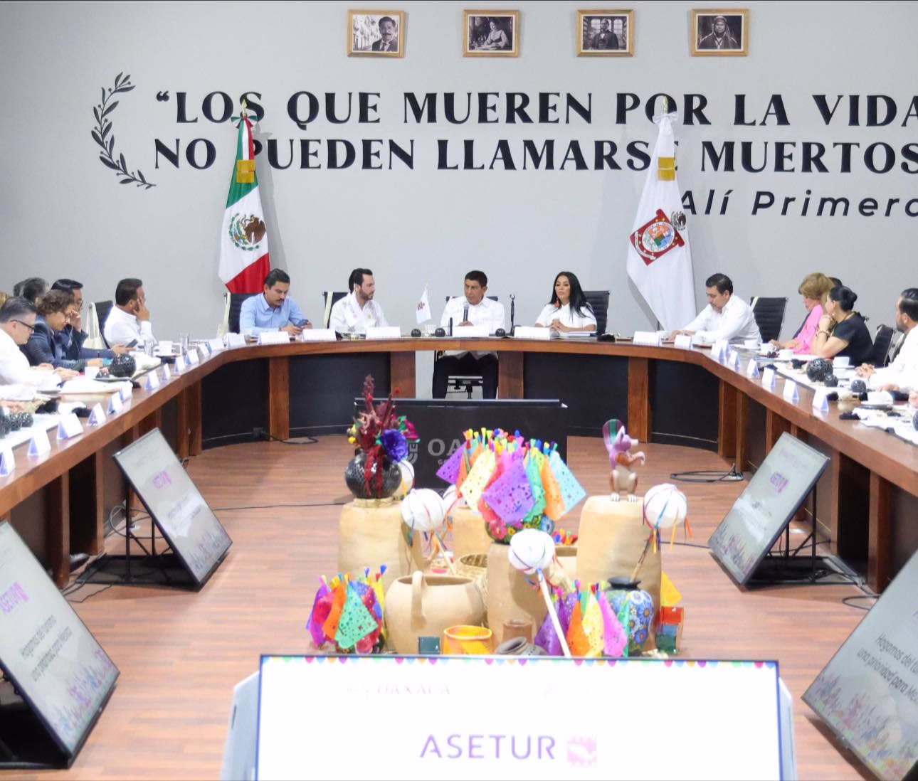 Oaxaca lidera agenda turística nacional al ser sede de la Asamblea Asetur 2025 Oaxaca se posiciona como un actor estratégico en el desarrollo del turismo en México, al ser sede de la 62ª Asamblea Ordinaria de la Unión de Secretarios de Turismo de México (Asetur), evento clave que marca el rumbo de las políticas turísticas del país. https://larevistadelsureste.com