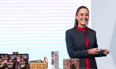 Lanzan Chocolate Bienestar con cacao de Tabasco y Chiapas En un esfuerzo por fortalecer la soberanía alimentaria, apoyar a pequeños productores del sureste y ofrecer alimentos saludables a precios accesibles, la presidenta Claudia Sheinbaum Pardo presentó el nuevo Chocolate Bienestar, un producto 100 % mexicano elaborado con cacao cultivado en Tabasco y Chiapas por integrantes del programa Sembrando Vida. https://larevistadelsureste.com