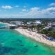México recibió más de 9.3 millones de turistas internacionales por vía aérea en 2025 La secretaria de Turismo del Gobierno de México, Josefina Rodríguez Zamora, dio a conocer que, de enero a mayo de 2025, arribaron a nuestro país 9 millones 359 mil turistas extranjeros vía aérea según su lugar de residencia. https://larevistadelsureste.com