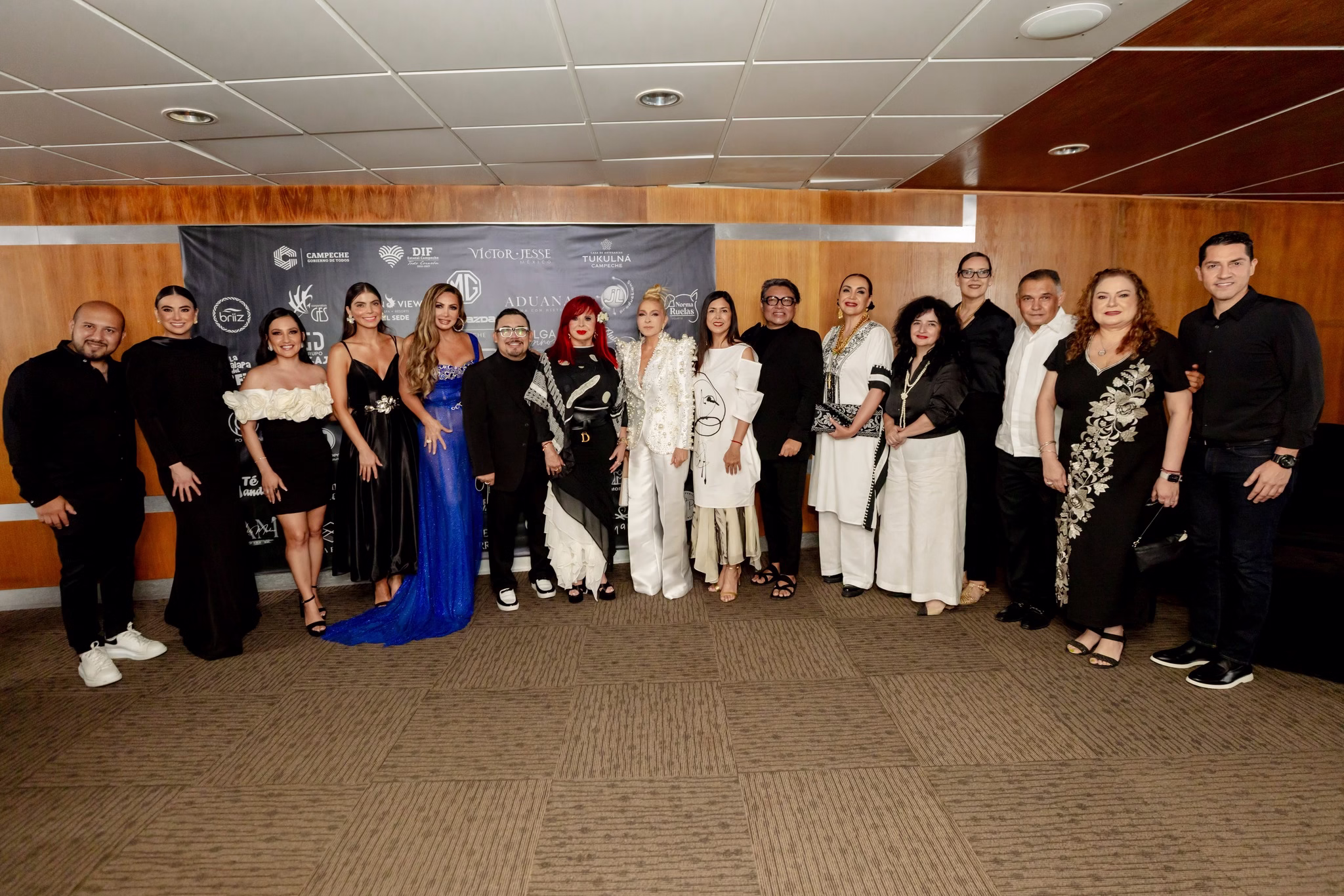 Layda Sansores encabeza noche de inclusión y moda en Campeche a favor del autismo En una noche cargada de emoción, empatía y solidaridad, Campeche se convirtió en un referente de inclusión con la pasarela “Moda Campeche, El Autismo Nos Incluye a Todos”, un evento que fusionó la alta costura con una causa social de profunda relevancia: visibilizar y apoyar a las personas con autismo. https://larevistadelsureste.com