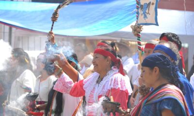 Conmemoran con danzas y música sacra la heroica resistencia de Tlatelolco en 1521 La ceremonia tuvo lugar en el atrio de la Parroquia de la Inmaculada Concepción Tequipeuhcan, donde integrantes del Consejo de Guardianes del Barrio Originario Tepito-Amaxac y diversos calpullis ofrecieron una ofrenda tradicional con alimentos, flores, copal, vestimenta ceremonial e instrumentos que acompañaron vibrantes danzas prehispánicas. Durante el acto se leyó la Consigna del Anáhuac, reafirmando el orgullo y la memoria histórica de la nación. https://larevistadelsureste.com