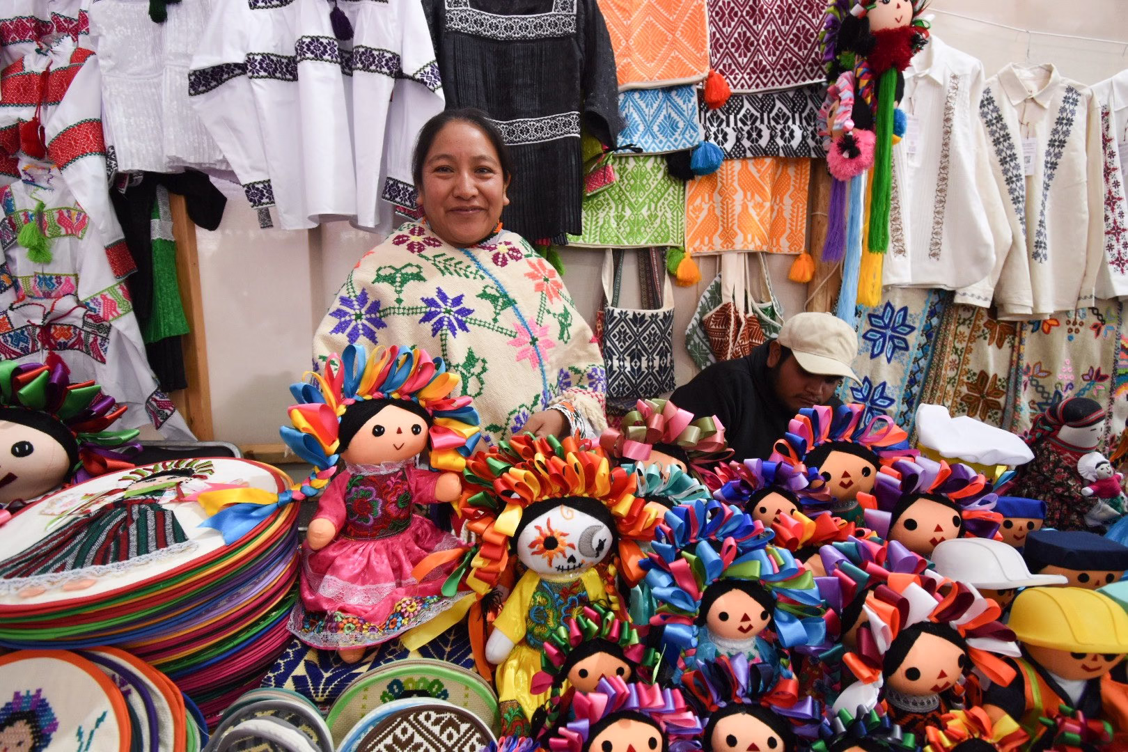 México celebra a sus pueblos originarios: 68 lenguas y miles de años de historia viva Este 9 de agosto, México y el mundo conmemoran el Día Internacional de los Pueblos Indígenas, fecha proclamada por la ONU para visibilizar la importancia de las comunidades originarias, su aporte a la humanidad y la necesidad de proteger sus derechos. https://larevistadelsureste.com