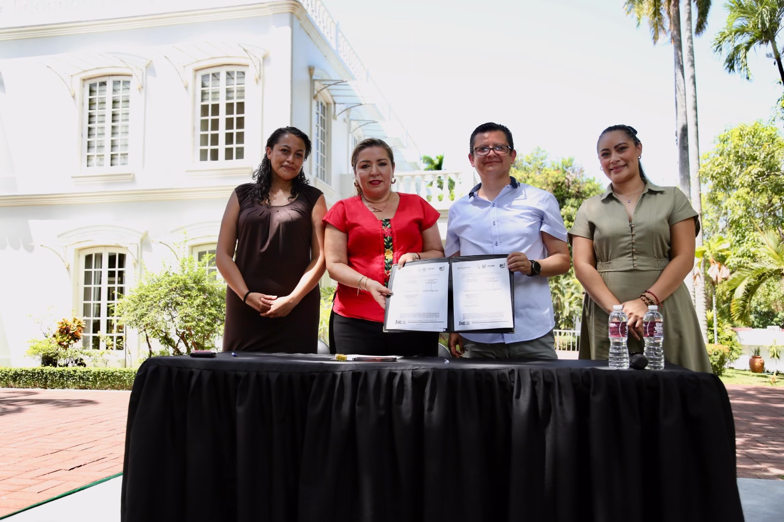 Gobierno de México y Tabasco Firman Convenio por la Cultura Comunitaria La Secretaría de Cultura del Gobierno de México, a través de la Dirección General de Vinculación Cultural (DGVC), firmó un convenio de colaboración con el gobierno del estado de Tabasco, para fortalecer y expandir el programa Semilleros Creativos en la entidad. https://larevistadelsureste.com
