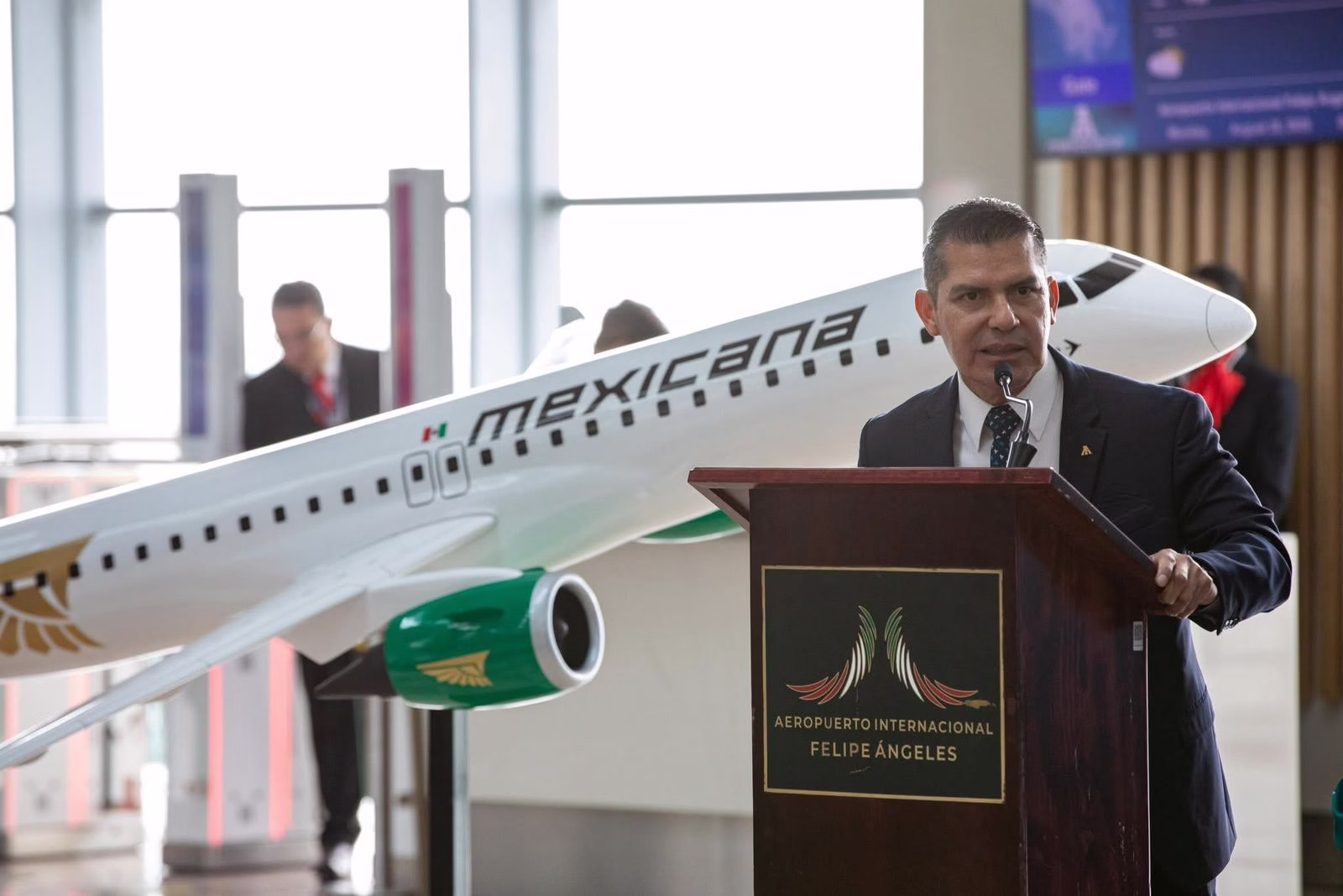 Mexicana de Aviación inaugura vuelo histórico AIFA–Tulum con su nuevo Embraer E-195 La aerolínea Mexicana de Aviación, operada por el Estado mexicano, marcó un nuevo capítulo en su historia este 25 de agosto, al realizar el primer vuelo comercial de su aeronave Embraer E-195 E2, entregada apenas el pasado 1 de julio. https://larevistadelsureste.com Mexicana de Aviación inaugura vuelo histórico AIFA–Tulum con su nuevo Embraer E-195 La aerolínea Mexicana de Aviación, operada por el Estado mexicano, marcó un nuevo capítulo en su historia este 25 de agosto, al realizar el primer vuelo comercial de su aeronave Embraer E-195 E2, entregada apenas el pasado 1 de julio. https://larevistadelsureste.com