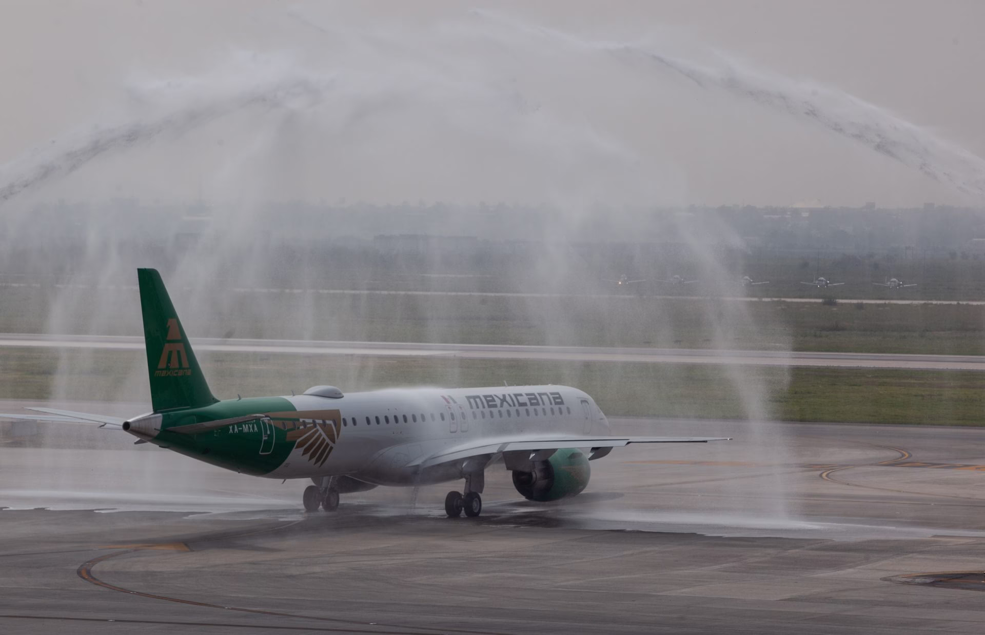Mexicana de Aviación inaugura vuelo histórico AIFA–Tulum con su nuevo Embraer E-195 La aerolínea Mexicana de Aviación, operada por el Estado mexicano, marcó un nuevo capítulo en su historia este 25 de agosto, al realizar el primer vuelo comercial de su aeronave Embraer E-195 E2, entregada apenas el pasado 1 de julio. https://larevistadelsureste.com Mexicana de Aviación inaugura vuelo histórico AIFA–Tulum con su nuevo Embraer E-195 La aerolínea Mexicana de Aviación, operada por el Estado mexicano, marcó un nuevo capítulo en su historia este 25 de agosto, al realizar el primer vuelo comercial de su aeronave Embraer E-195 E2, entregada apenas el pasado 1 de julio. https://larevistadelsureste.com