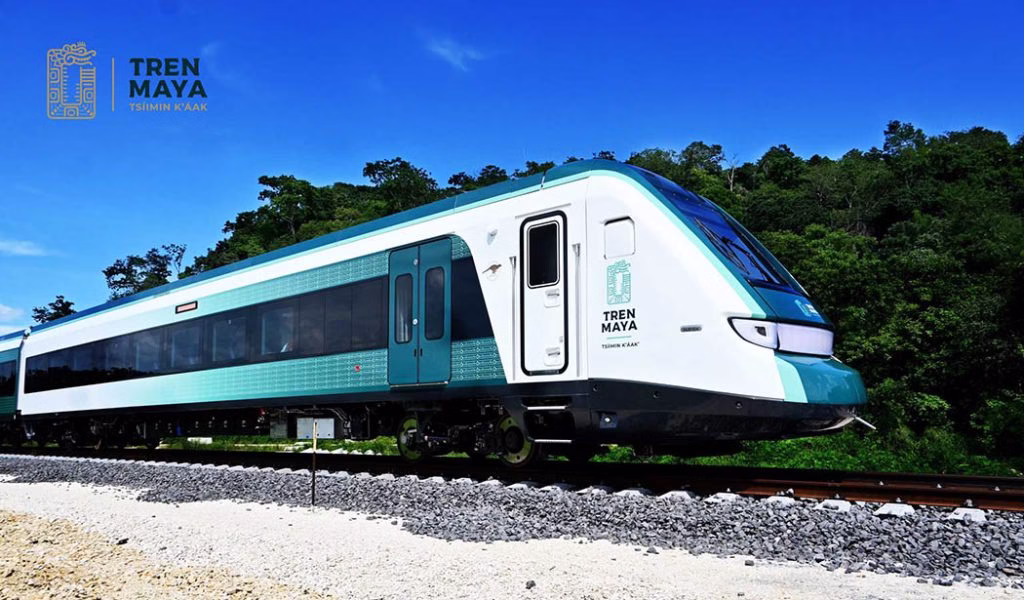 Autoridades investigarán descarrilamiento del Tren Maya en Yucatán; no hubo lesionados La tarde de este martes 19 de agosto, el Tren Maya sufrió un incidente al ingresar a la estación de Izamal, Yucatán, lo que provocó su descarrilamiento parcial. De acuerdo con las autoridades federales, no se registraron personas lesionadas. https://larevistadelsureste.com Autoridades investigarán descarrilamiento del Tren Maya en Yucatán; no hubo lesionados La tarde de este martes 19 de agosto, el Tren Maya sufrió un incidente al ingresar a la estación de Izamal, Yucatán, lo que provocó su descarrilamiento parcial. De acuerdo con las autoridades federales, no se registraron personas lesionadas. https://larevistadelsureste.com