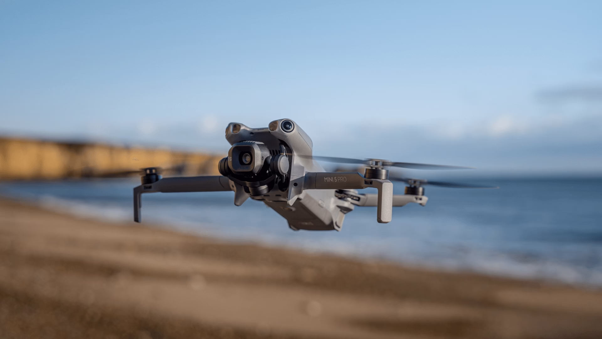 DJI revoluciona el mercado con el Mini 5 Pro La firma líder mundial en drones civiles, DJI, lanza su modelo Mini 5 Pro con avances nunca vistos en un dron de bolsillo. https://larevistadelsureste.com