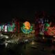 Clara Brugada encabeza encendido de luces patrias en CDMX La Jefa de Gobierno de la Ciudad de México, Clara Brugada Molina, encabezó el encendido de luces decorativas en el Zócalo capitalino, en la avenida 20 de noviembre, como parte de los festejos patrios para conmemorar el 215 aniversario de la Independencia de México, con una instalación que rinde homenaje a las heroínas y héroes de la Patria. https://larevistadelsureste.com
