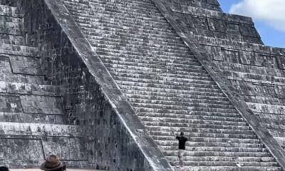 Extranjero intenta subir al castillo de Chichén Itzá y genera indignación entre turistas Un visitante extranjero desató la polémica en la zona arqueológica de Chichén Itzá al intentar escalar la pirámide principal tras brincar la valla de restricción. https://larevistadelsureste.com