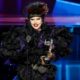 MTV VMAs 2025: lista completa de ganadores, homenajes y presentaciones en Nueva York La UBS Arena de Elmont, Nueva York, se convirtió este domingo 7 de septiembre en el epicentro de la música global con la celebración de los MTV Video Music Awards 2025, una gala que premió lo mejor del último año en 19 categorías y dejó momentos memorables. https://larevistadelsureste.com