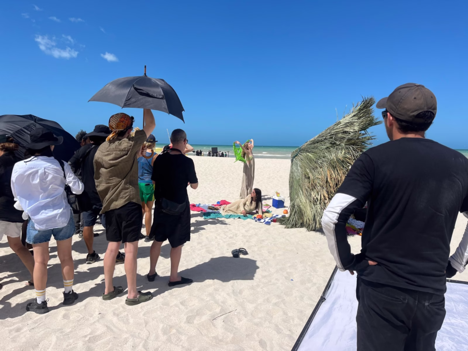 Mr. Beast, Disney+ y H&M eligen Yucatán como escenario en 2025 El estado de Yucatán se ha convertido en uno de los destinos más codiciados por la industria audiovisual internacional. En lo que va de 2025, más de 40 producciones —incluyendo series, documentales, videoclips y campañas globales— han elegido sus paisajes como escenario, difundiendo al mundo la riqueza cultural, natural y turística del territorio maya. https://larevistadelsureste.com