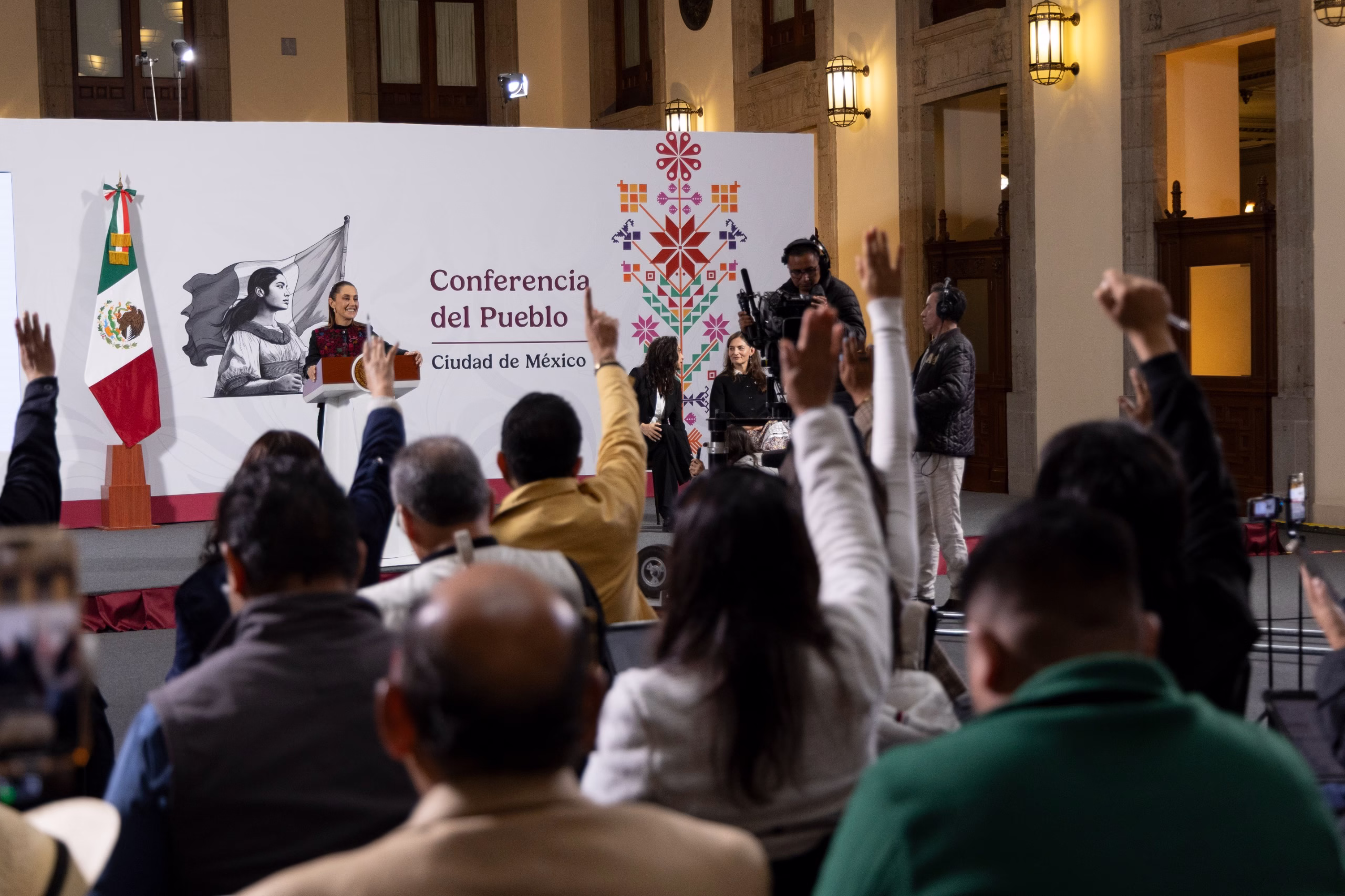 La música como mensaje de paz: Claudia Sheinbaum anuncia gira “México Canta” por México y Estados Unidos La gira se llevará a cabo del 8 de noviembre al 20 de diciembre de 2025 en diversas ciudades de México y Estados Unidos. Como parte del programa, los artistas ganadores y finalistas del certamen “México Canta” ofrecerán conciertos y realizarán visitas a escuelas y centros juveniles con el propósito de compartir sus experiencias e inspirar a los jóvenes a través de la música. https://larevistadelsureste.com
