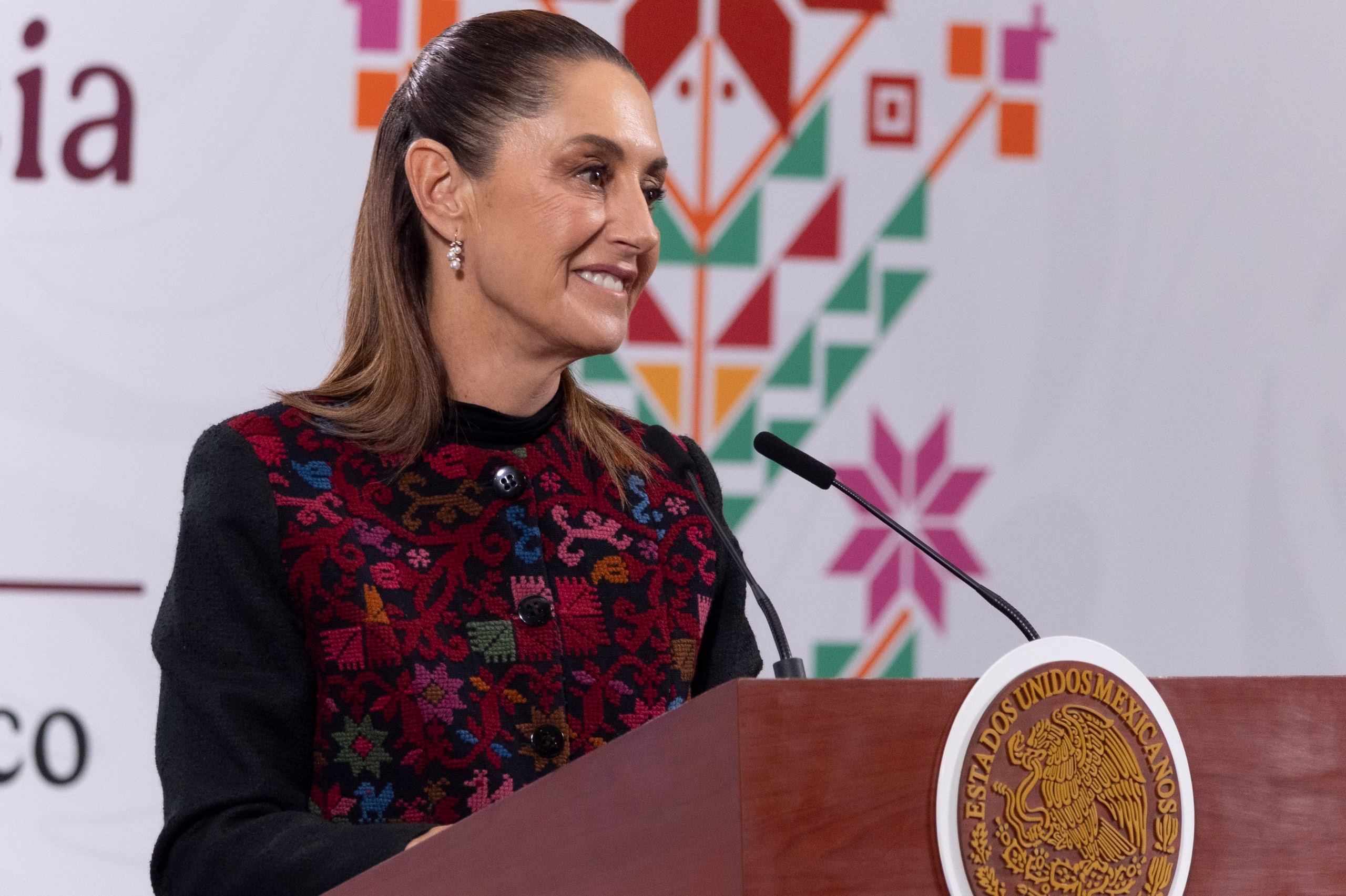 La música como mensaje de paz: Claudia Sheinbaum anuncia gira “México Canta” por México y Estados Unidos La gira se llevará a cabo del 8 de noviembre al 20 de diciembre de 2025 en diversas ciudades de México y Estados Unidos. Como parte del programa, los artistas ganadores y finalistas del certamen “México Canta” ofrecerán conciertos y realizarán visitas a escuelas y centros juveniles con el propósito de compartir sus experiencias e inspirar a los jóvenes a través de la música. https://larevistadelsureste.com