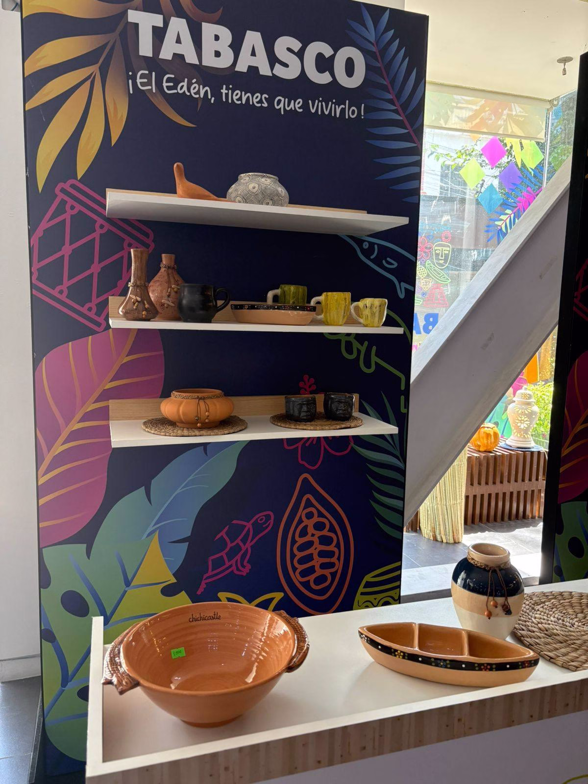 Tabasco deslumbra en Punto México con una muestra que combina tradición, arte y sabor Tabasco, tierra de cacao, naturaleza y cultura, vuelve a posicionarse en el escenario nacional gracias a su destacada participación en Punto México, el escaparate turístico y artesanal impulsado por la Secretaría de Turismo federal, donde cada estado del país presenta lo mejor de su identidad y riqueza cultural. https://larevistadelsureste.com