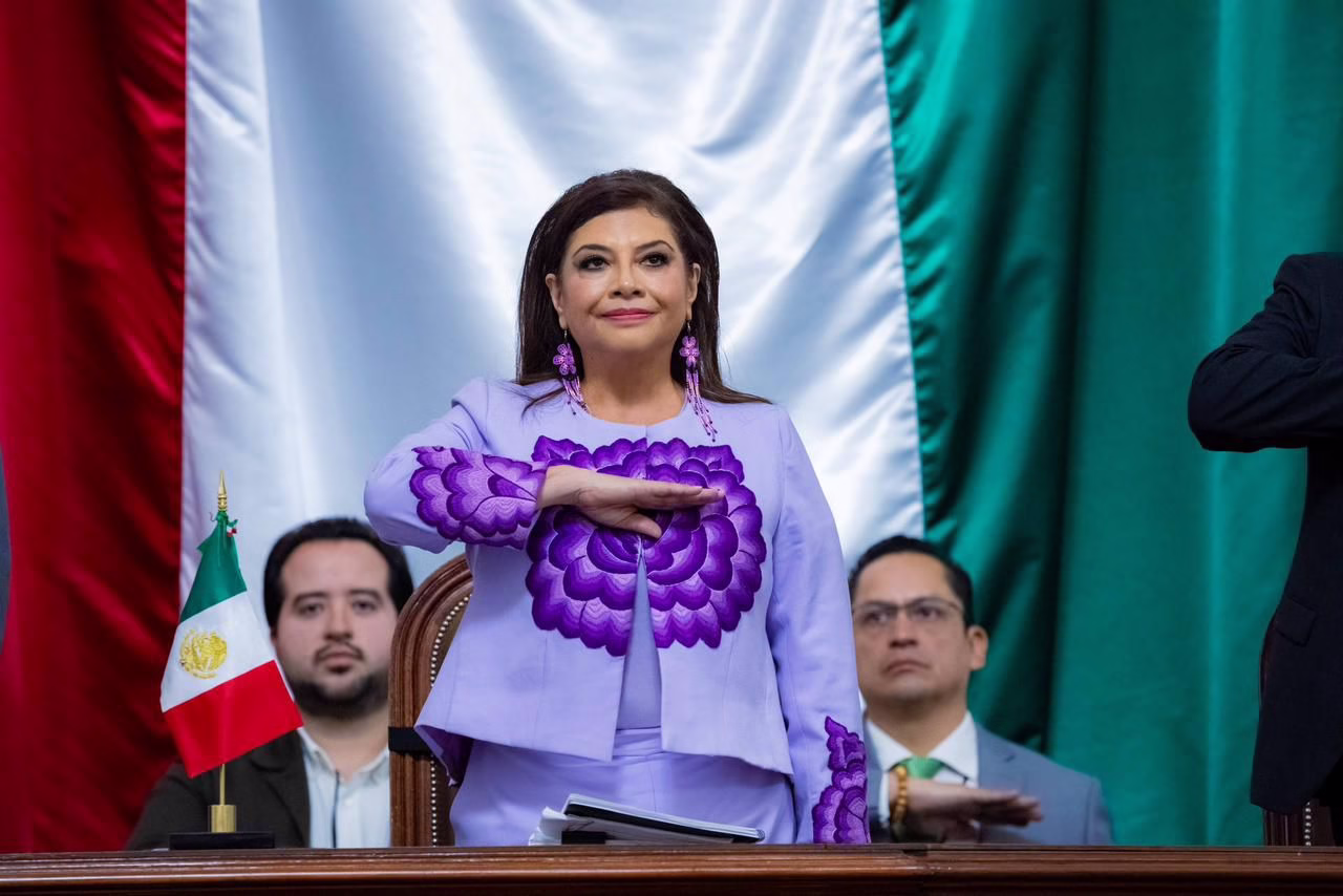 Clara Brugada rinde su Primer Informe: Estabilidad financiera, inversión récord y justicia social marcan el rumbo de la CDMX 2025 La Ciudad de México vive una nueva etapa de transformación bajo el liderazgo de Clara Brugada Molina, quien en su Primer Informe de Gobierno destacó logros históricos en materia de finanzas, seguridad, bienestar, movilidad y vivienda digna. En un acto republicano ante el Congreso capitalino, la mandataria subrayó que gobierna con honestidad, austeridad y compromiso con los sectores más necesitados. https://larevistadelsureste.com Clara Brugada rinde su Primer Informe: Estabilidad financiera, inversión récord y justicia social marcan el rumbo de la CDMX 2025 La Ciudad de México vive una nueva etapa de transformación bajo el liderazgo de Clara Brugada Molina, quien en su Primer Informe de Gobierno destacó logros históricos en materia de finanzas, seguridad, bienestar, movilidad y vivienda digna. En un acto republicano ante el Congreso capitalino, la mandataria subrayó que gobierna con honestidad, austeridad y compromiso con los sectores más necesitados. https://larevistadelsureste.com