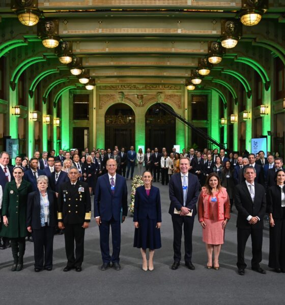 Claudia Sheinbaum presenta el Plan México ante el Foro Económico Mundial: Inversión, innovación y desarrollo estratégico La Presidenta de México, Claudia Sheinbaum Pardo, presentó ante empresarios y líderes de 17 países miembros del Foro Económico Mundial el Plan México, un proyecto integral que busca consolidar el desarrollo económico, la innovación tecnológica y la soberanía nacional en sectores estratégicos como la alimentación, la energía y la producción industrial. Durante su intervención, Sheinbaum destacó que el plan está diseñado para fortalecer el mercado interno, aumentar los salarios y promover la inversión pública y privada con el objetivo de reducir la dependencia de importaciones de países con los que México no tiene tratados comerciales. https://larevistadelsureste.com